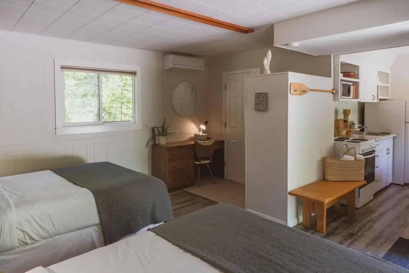 Barefoot Villas Room 1 Redwood