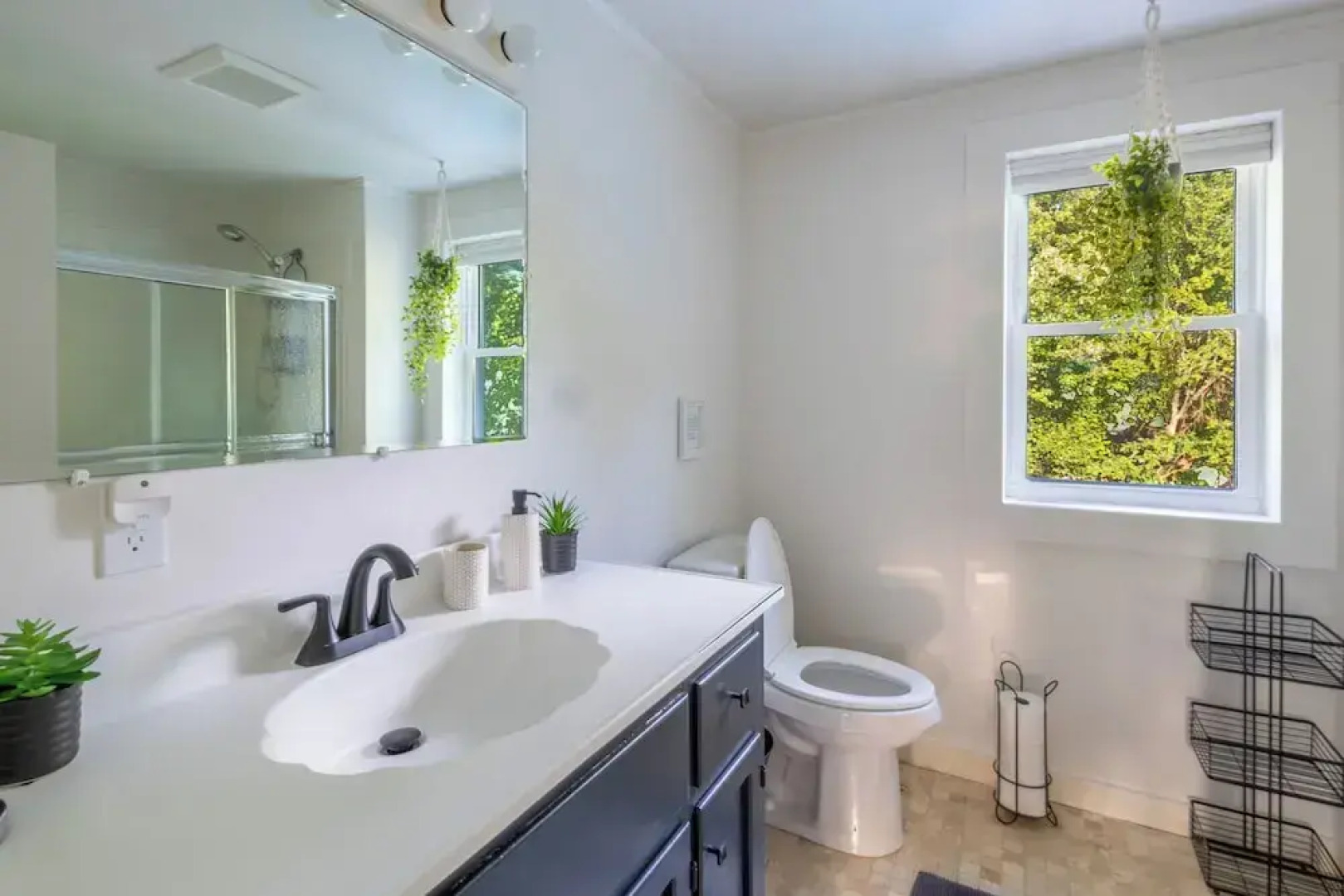 Private Pool & Screened Deck: Mashpee Home!