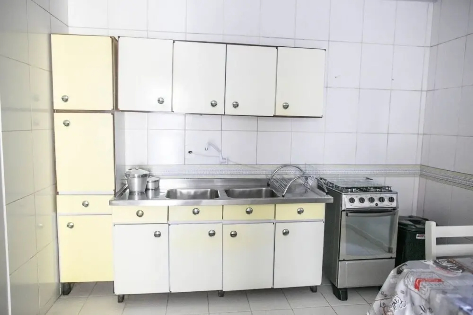 Casa 2 Amarela - Casa piscina 10 pessoas