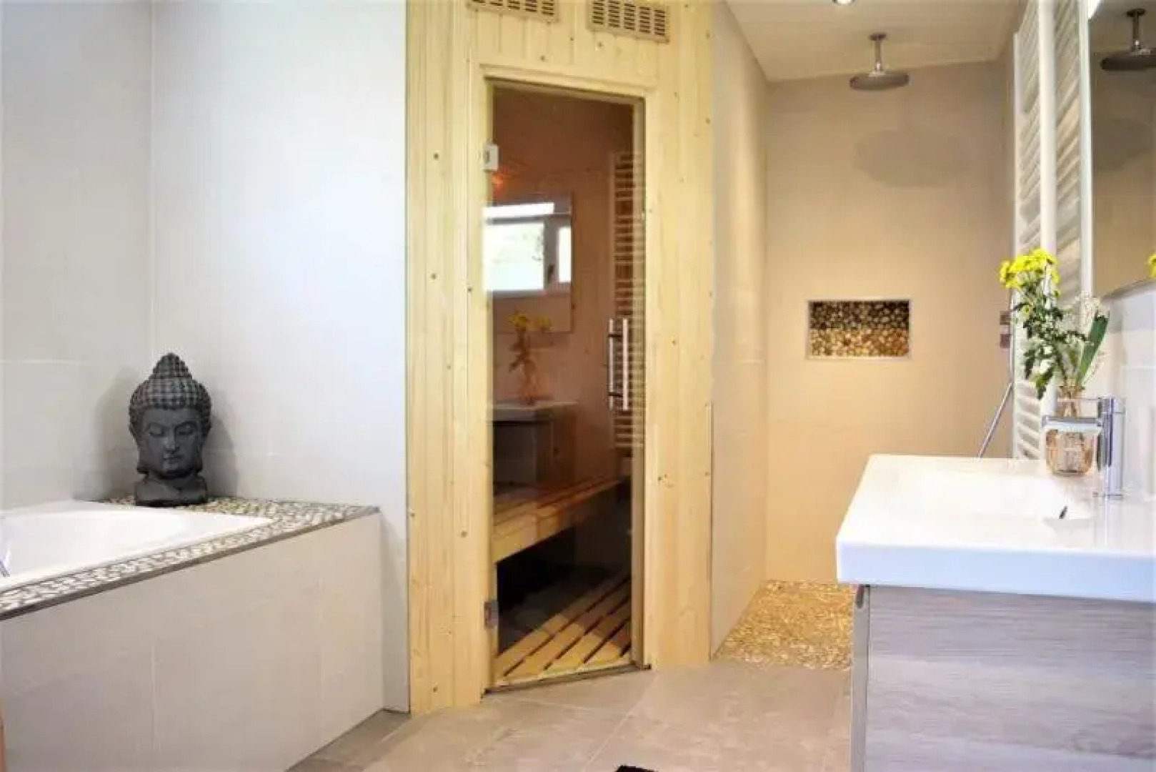 Vroonweg 34 sauna sunshower