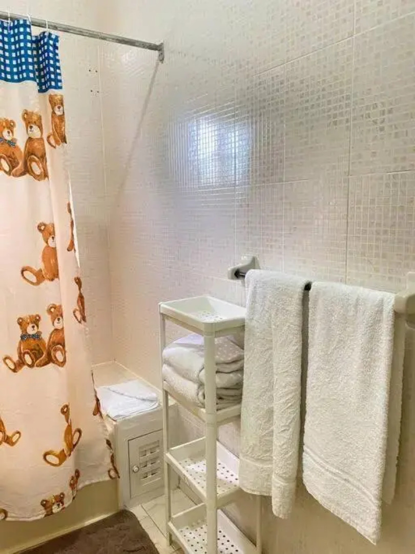 Runaway Bay 5 Bedroom Villa W/ a Large Pool. Gorgeous