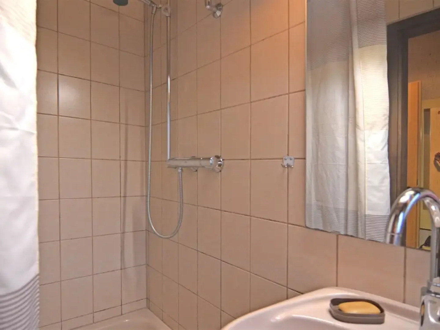 Cosily furnished Bungalow With Peaceful Neighbourhood .