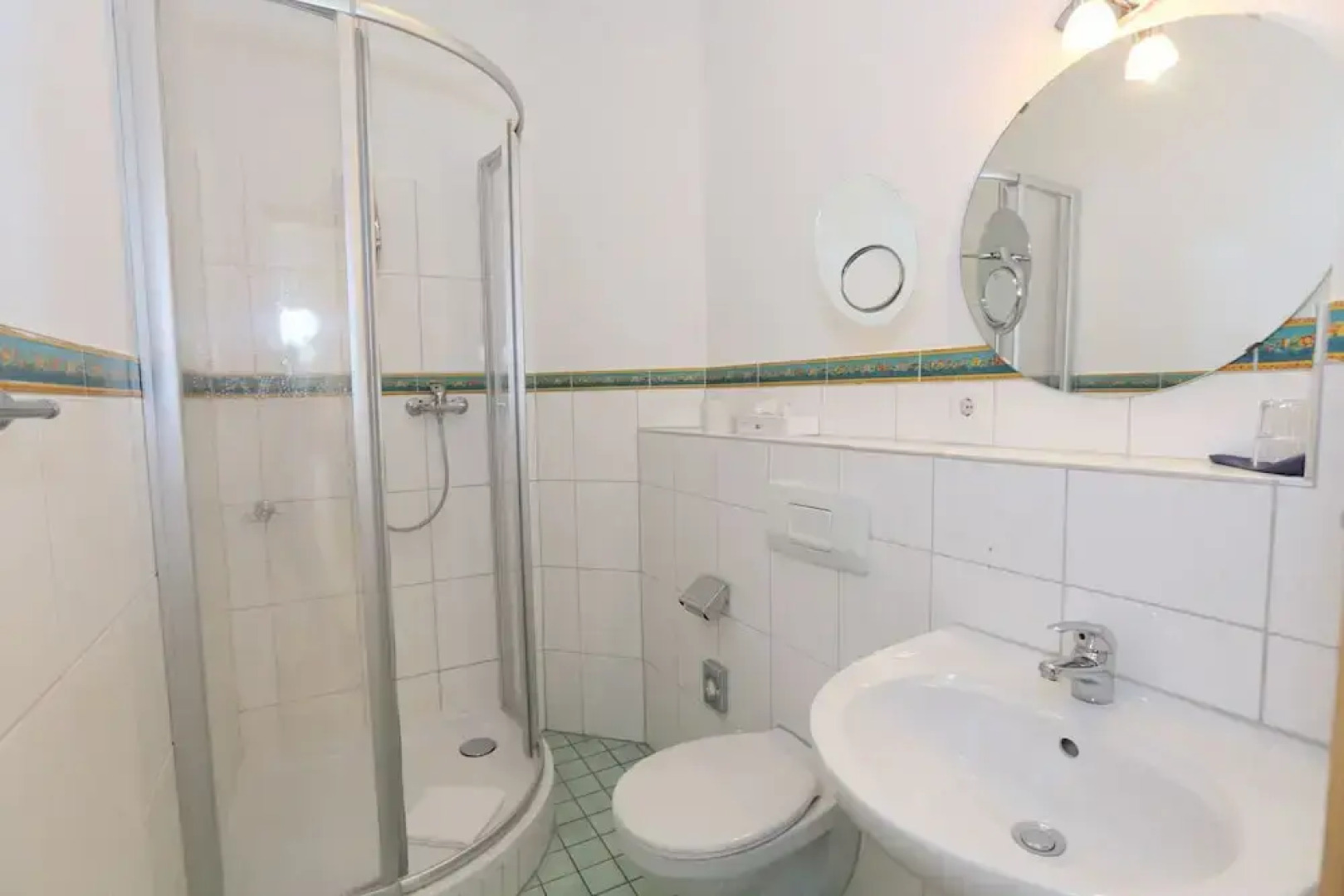 Café & Hotel am Holzhafen