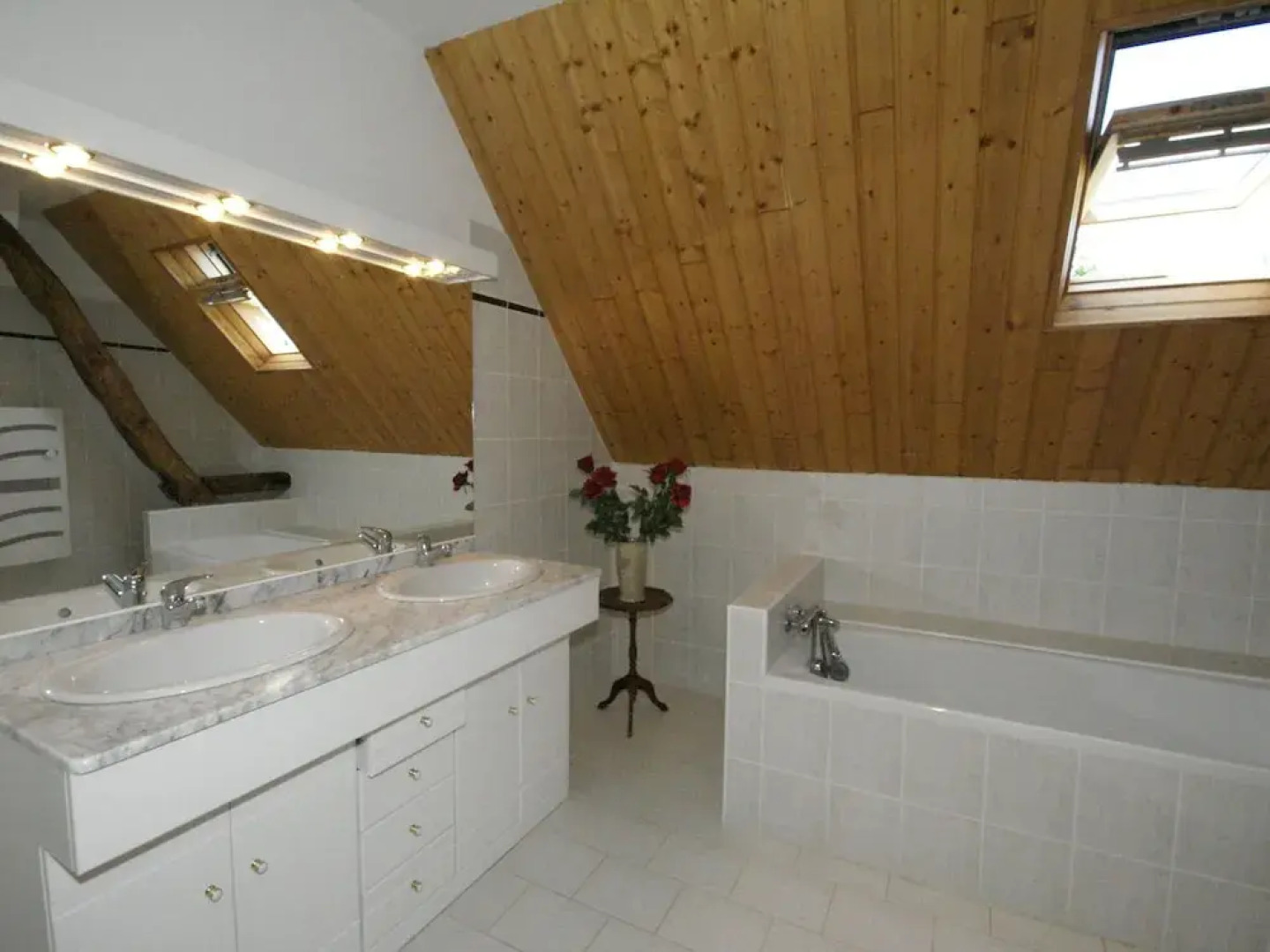 Modern Holiday Home in Florimont-Gaumier with Private Pool