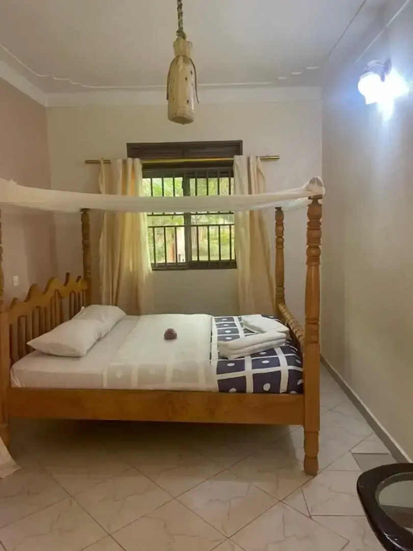 Pearl Gardens Beach Resort Kalangala