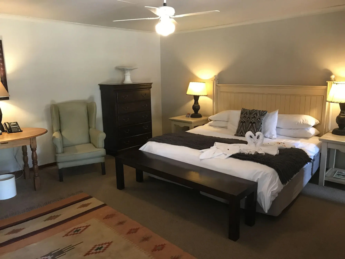 Shangri-La Country Hotel