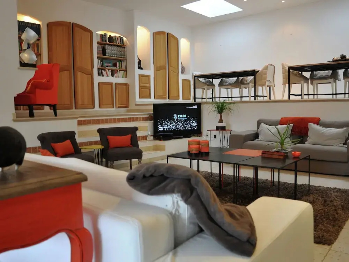 Beautiful and Stylish Town House With Private Swimming Pool in the Middle of Cavaillon