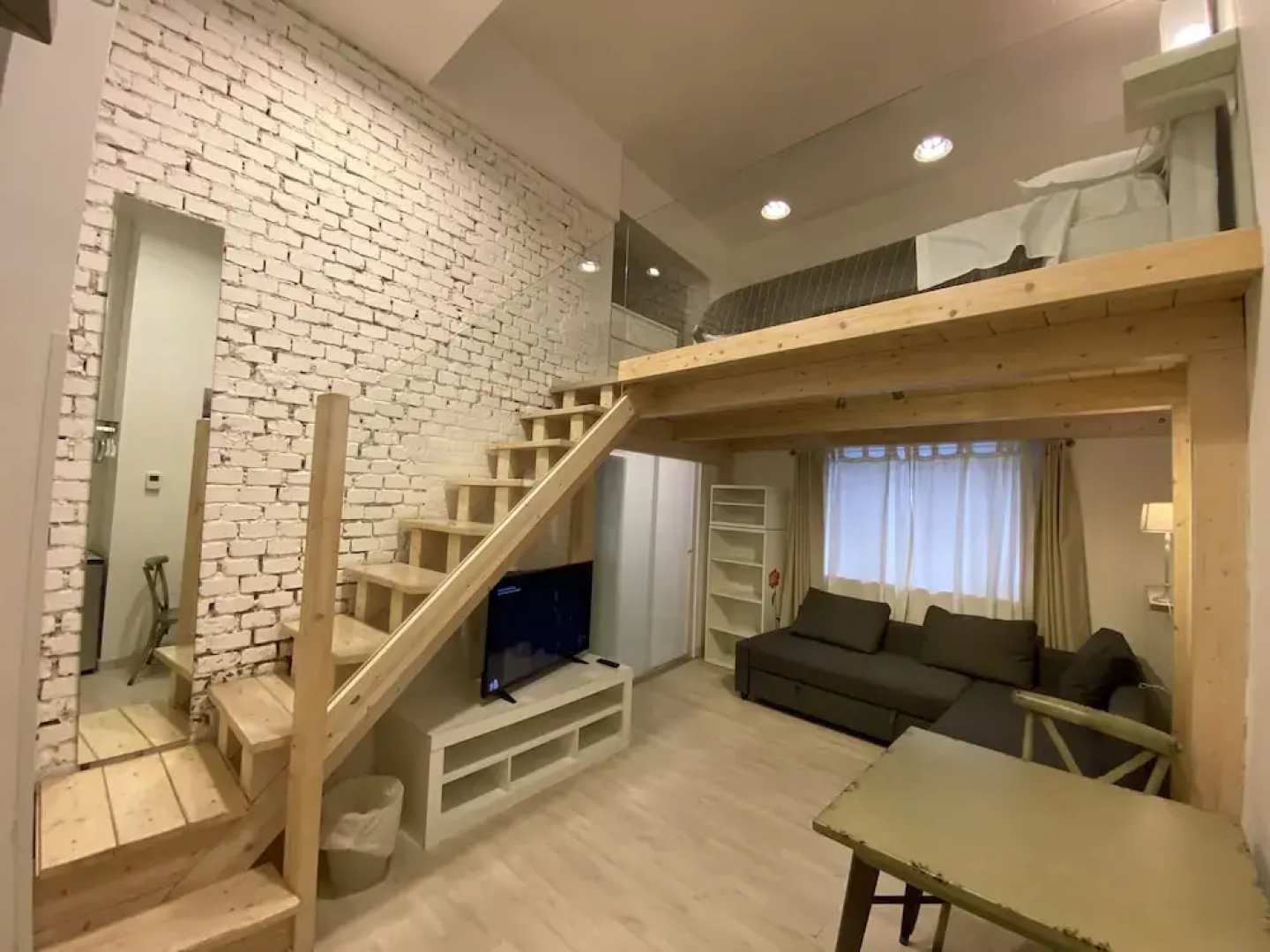 White B&B