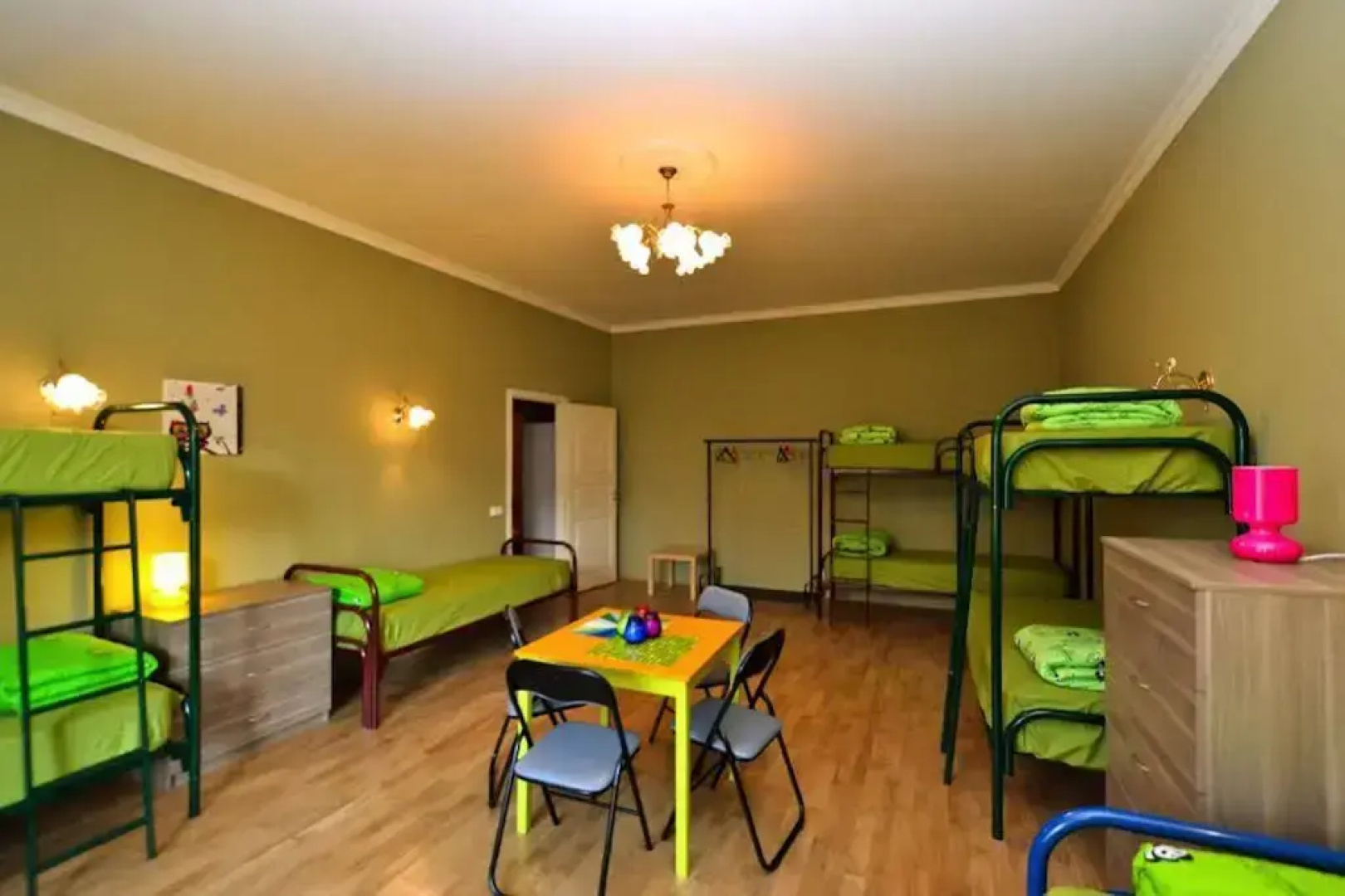Hostel City 812