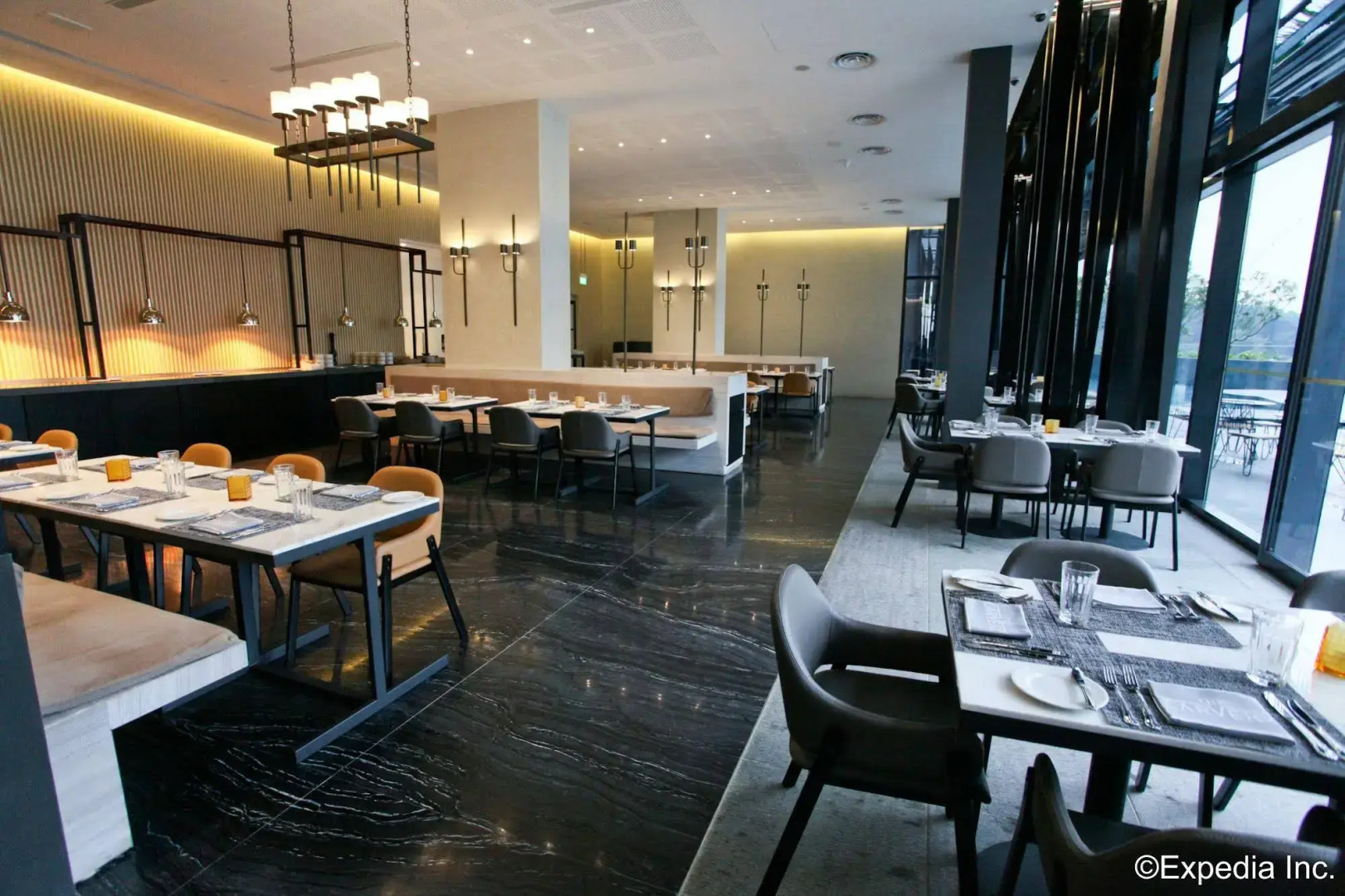 Momentus Hotel Alexandra