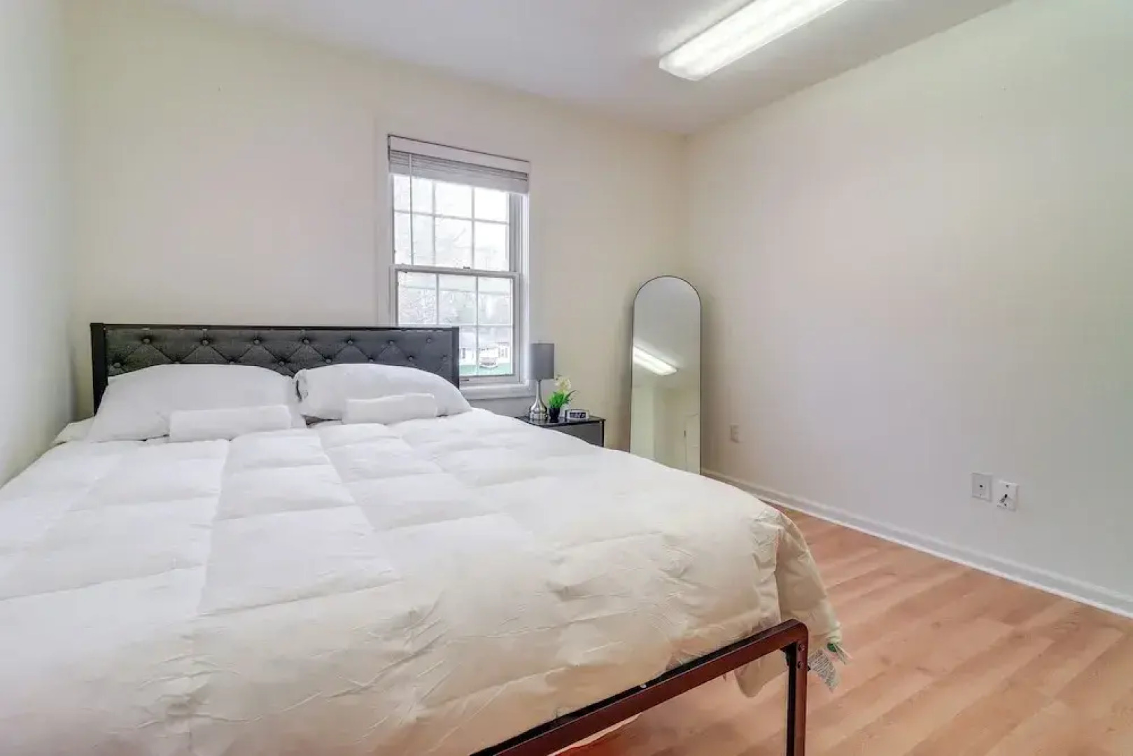 7 Mi to Downtown Toledo & Riverfront: Cozy Apt!