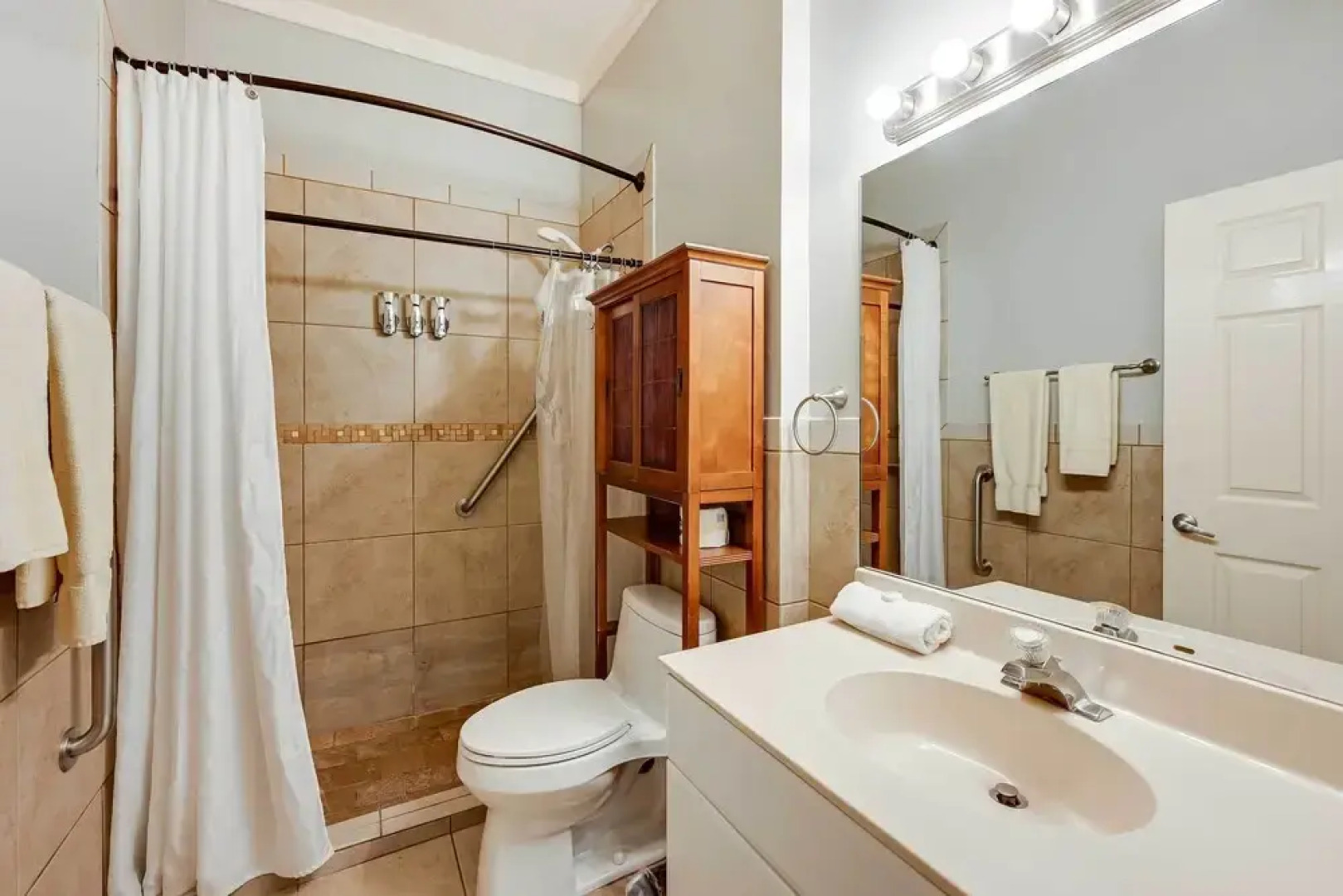 Bright Naples Vacation Rental: Close to Waterfront