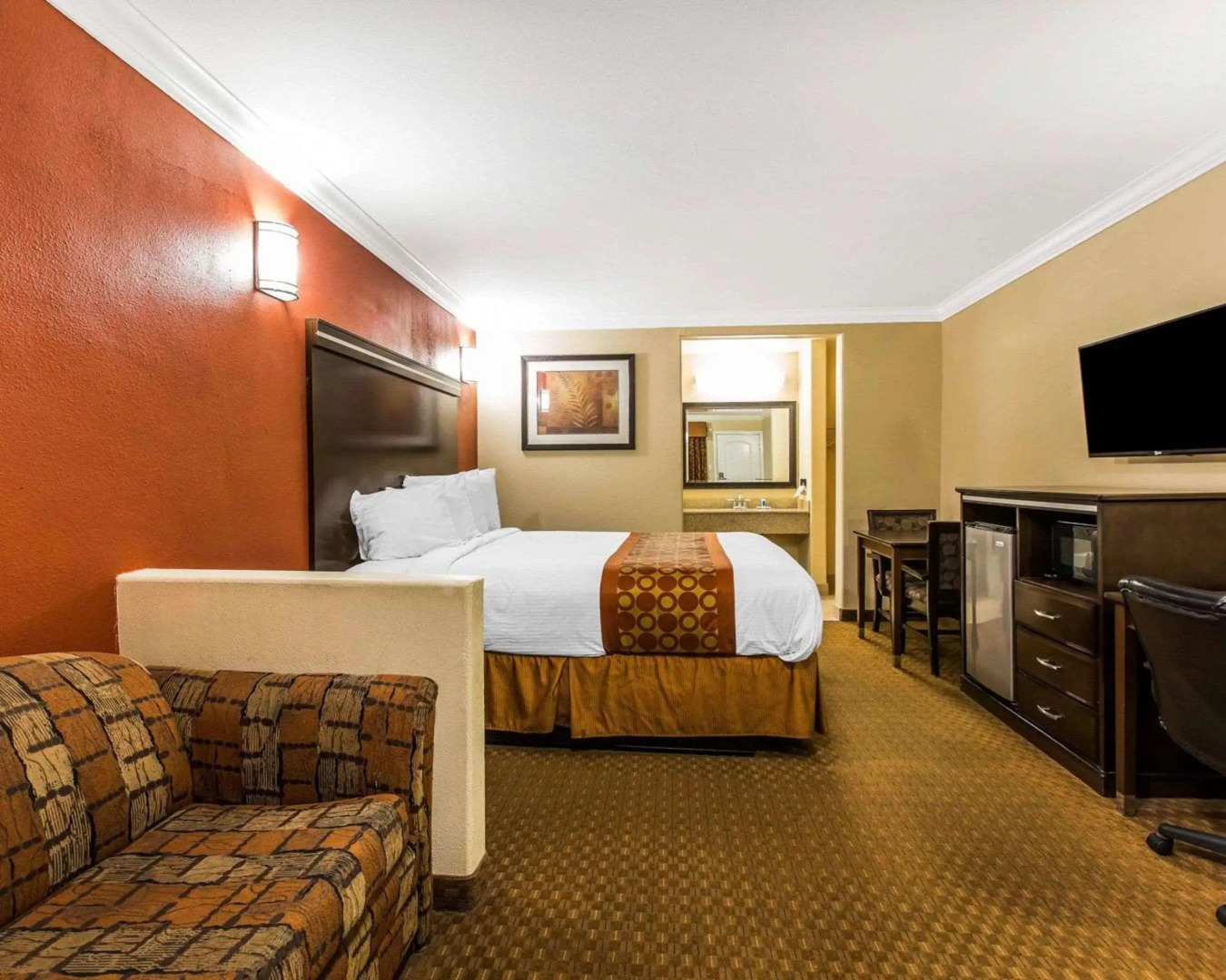 Rodeway Inn & Suites Corona