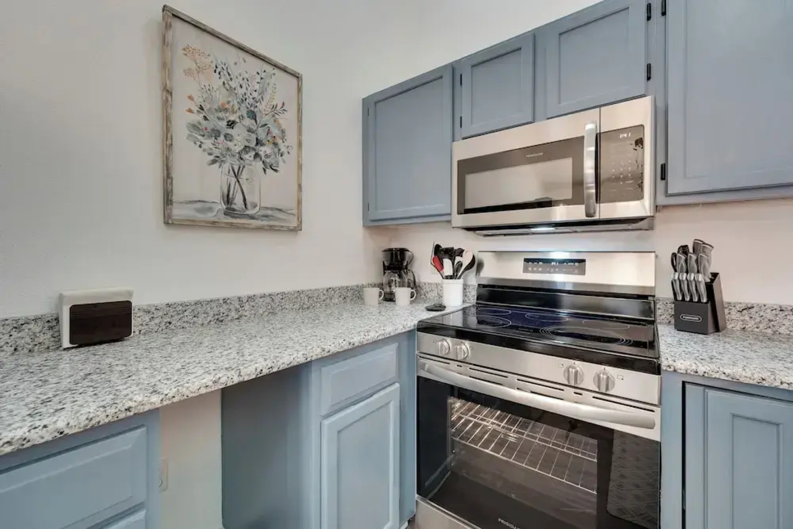 0.5 Mi to Table Rock Lake: Ozark Mountains Cabin