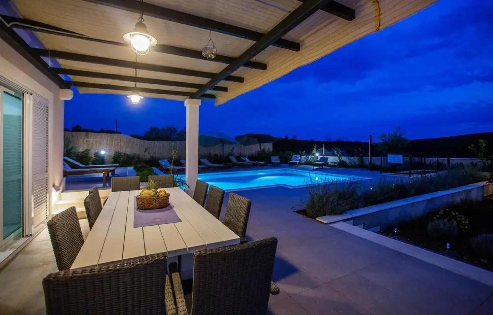 Beautiful Home in Grohote With Wifi, 4 Bedrooms and Sauna