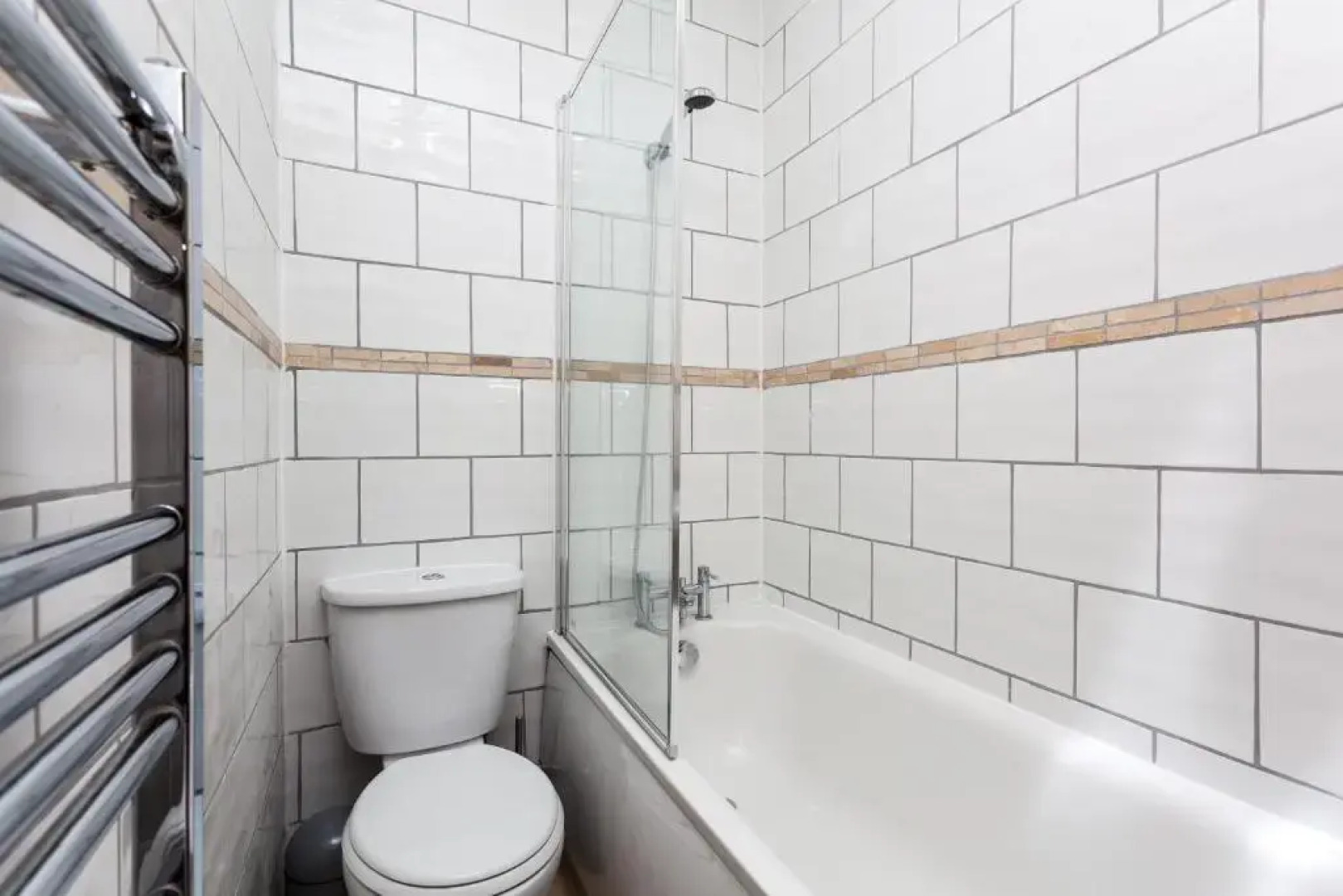 Redhill Garland- 1 bed 1 bath self contained ground floor flat