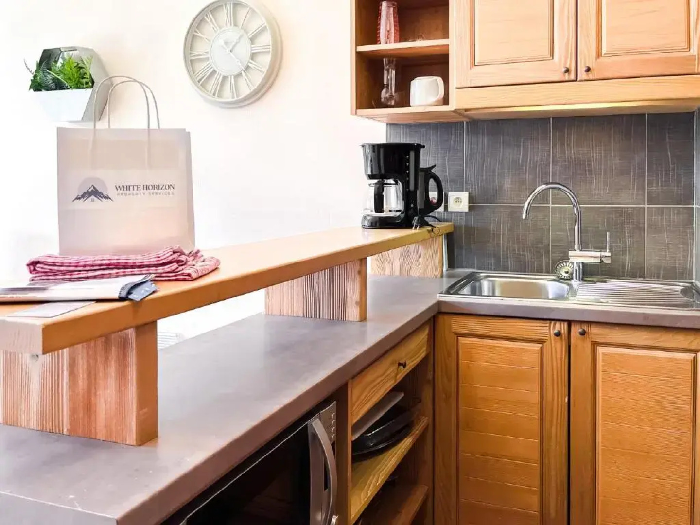 Bright, spacious South-facing 1-bedroom apartment