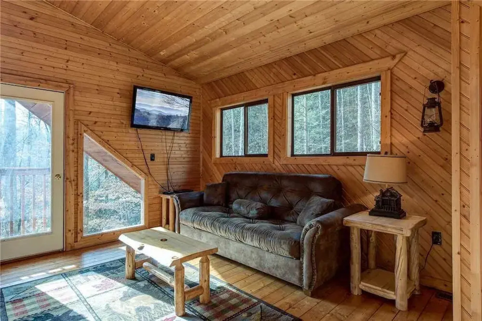 Dreams and Streams 2 Bedroom Home with Hot Tub