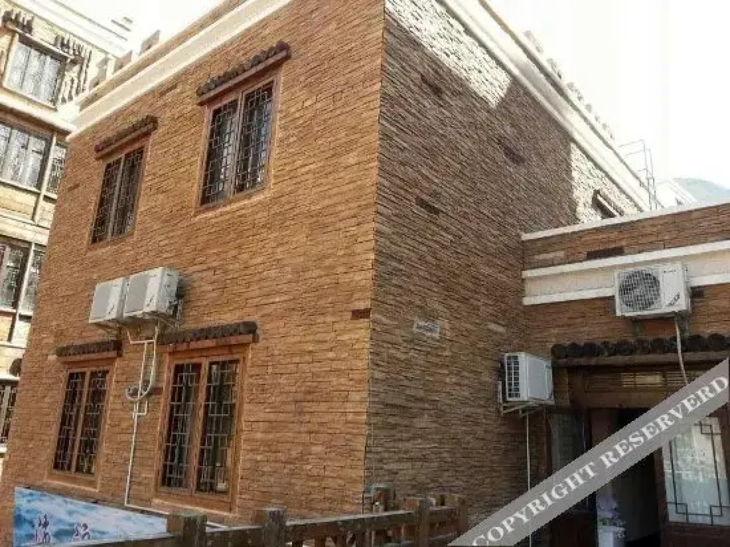 Yi jia Hotel