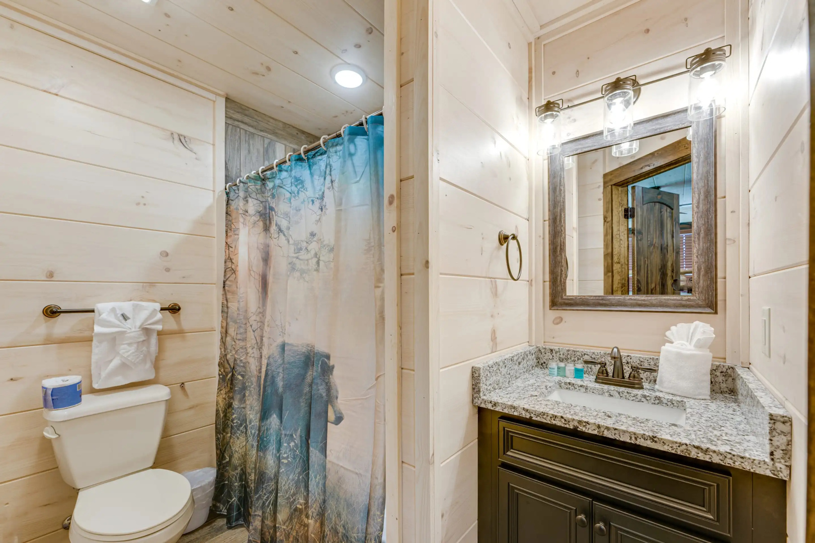 T-Bears Cabin: Hot Tub, Game Room, Theater Room