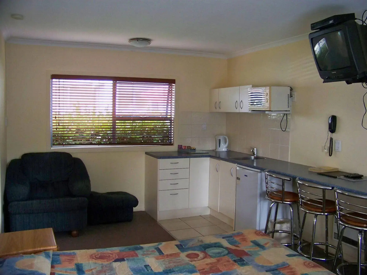 Aaron Court Motor Inn