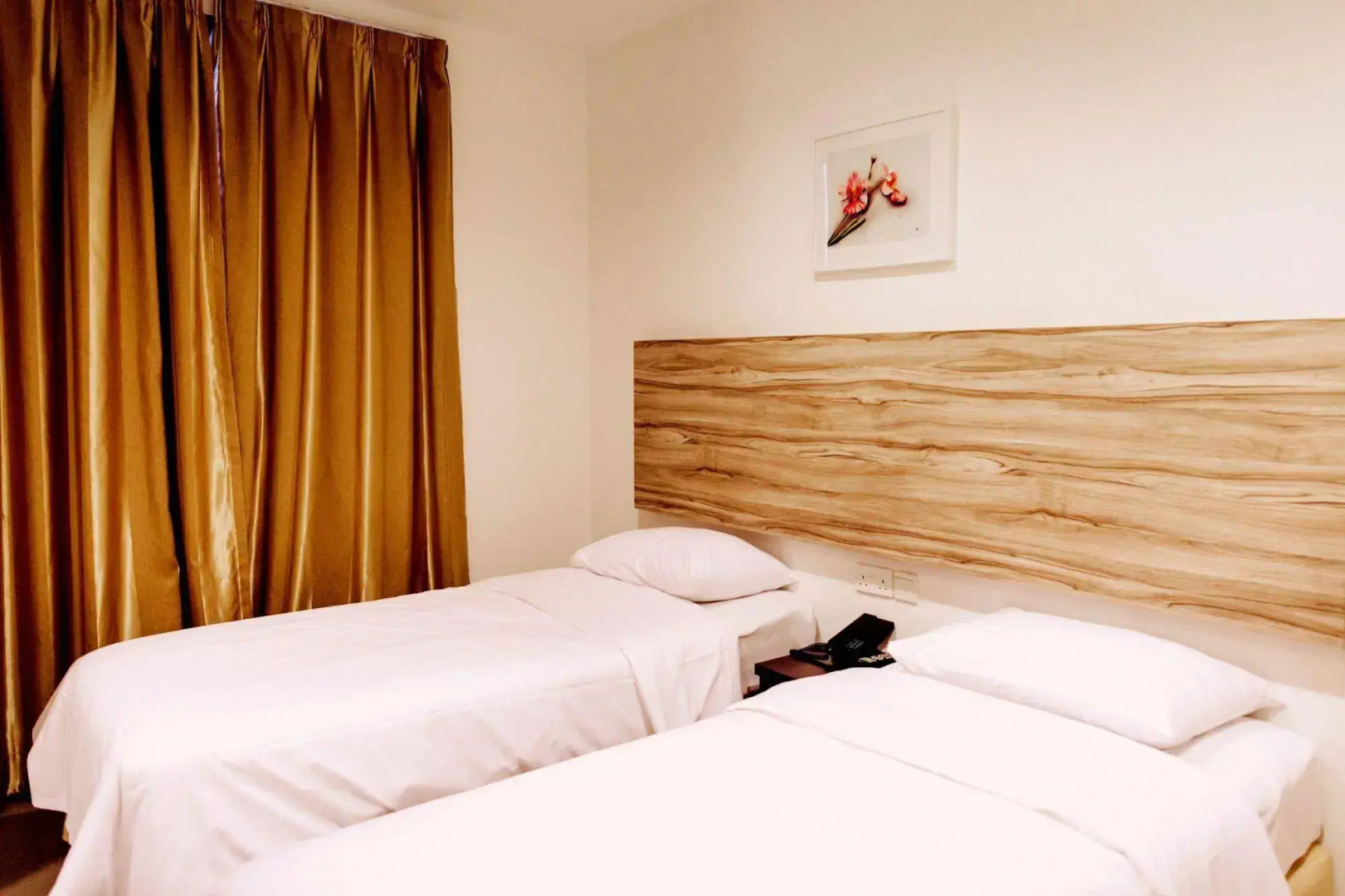 Victoria Hotel, a NuVe Group Collection