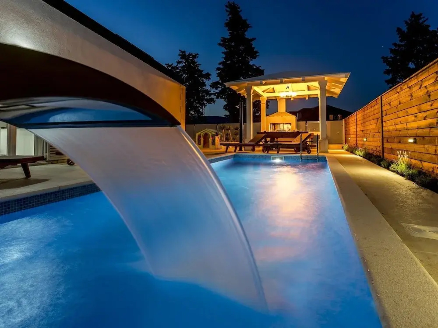 Fabuluous Villa with Private Pool, Garden, Hot Tub