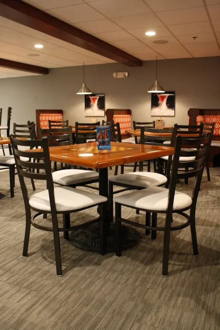 Schoenbrunn Inn & Suites