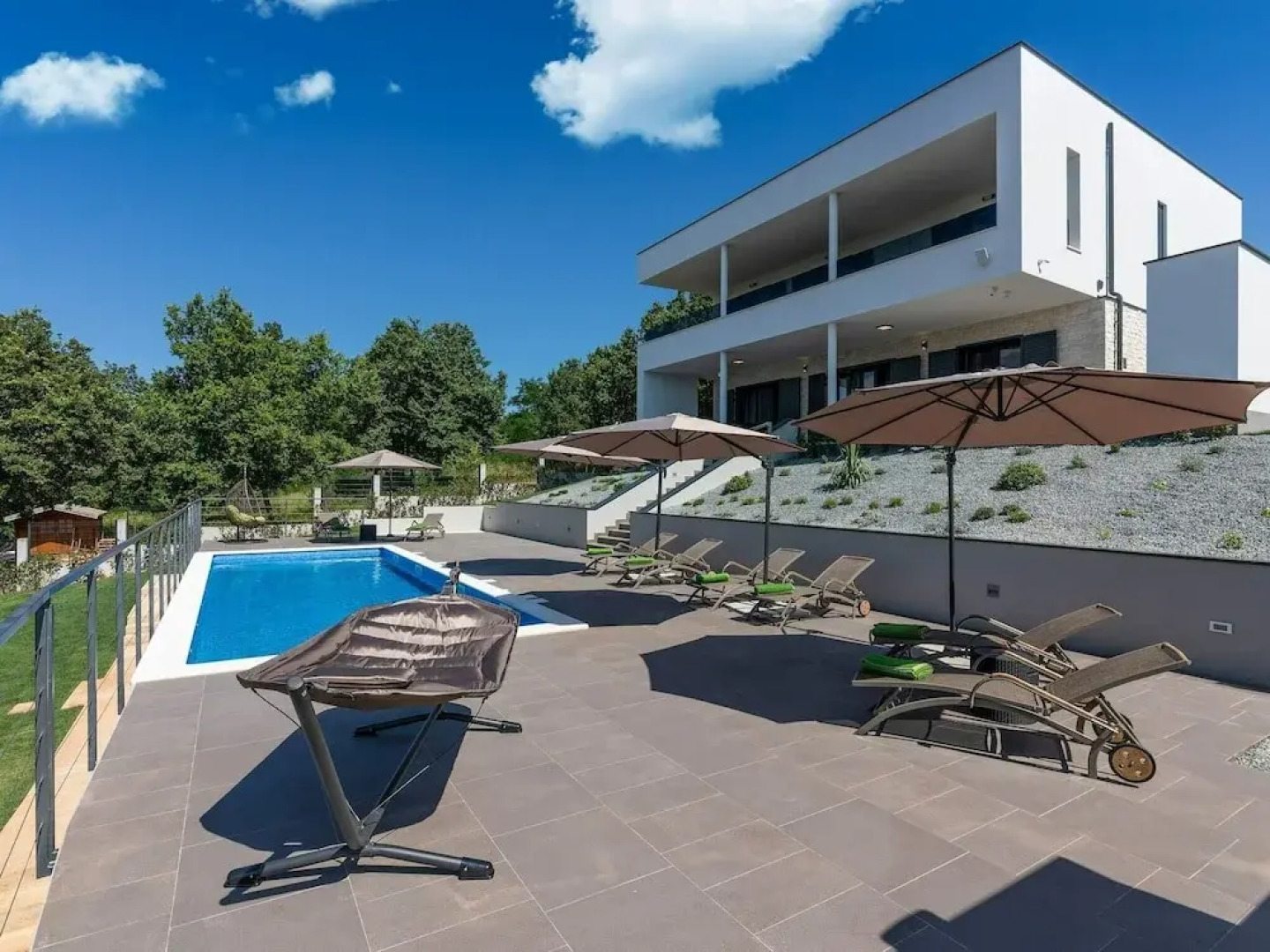 Villa With Swimming Pool, Play Area, Volleyball Court, Table Football, 8 km From Labin