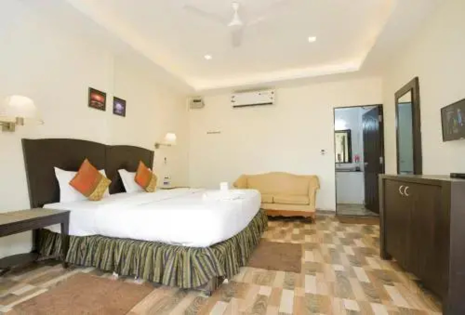 Lamore Beach Cottages