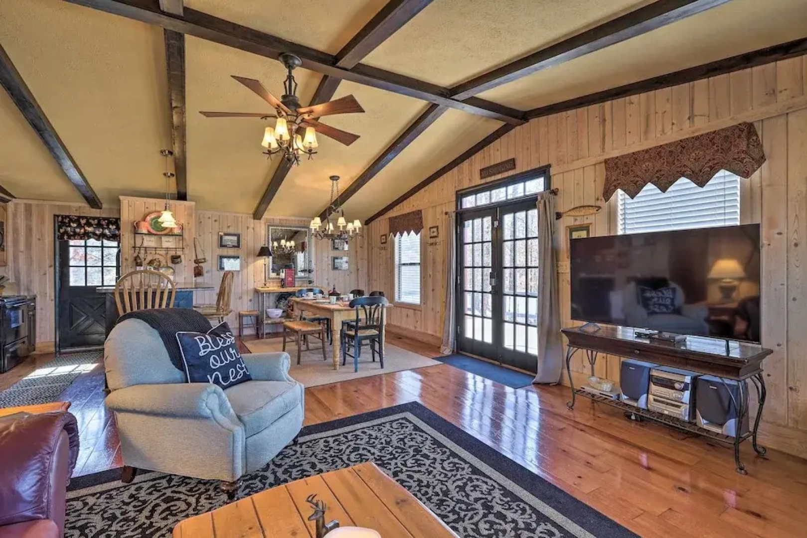 Cozy Caymus Cabin ~ 3 Miles to Callaway Gardens!
