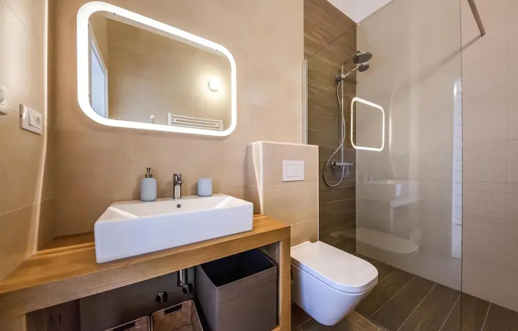 Stunning Home in Lun With Outdoor Swimming Pool, Wifi and 6 Bedrooms