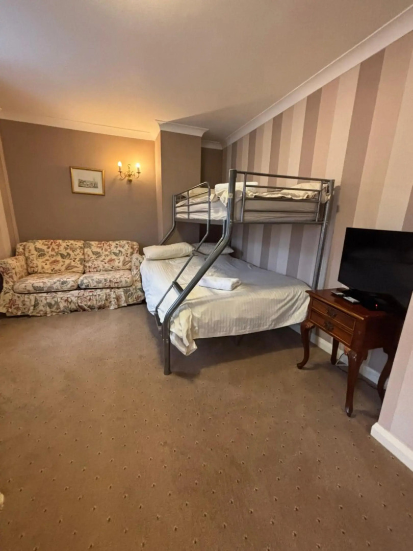 Albright Hussey Manor