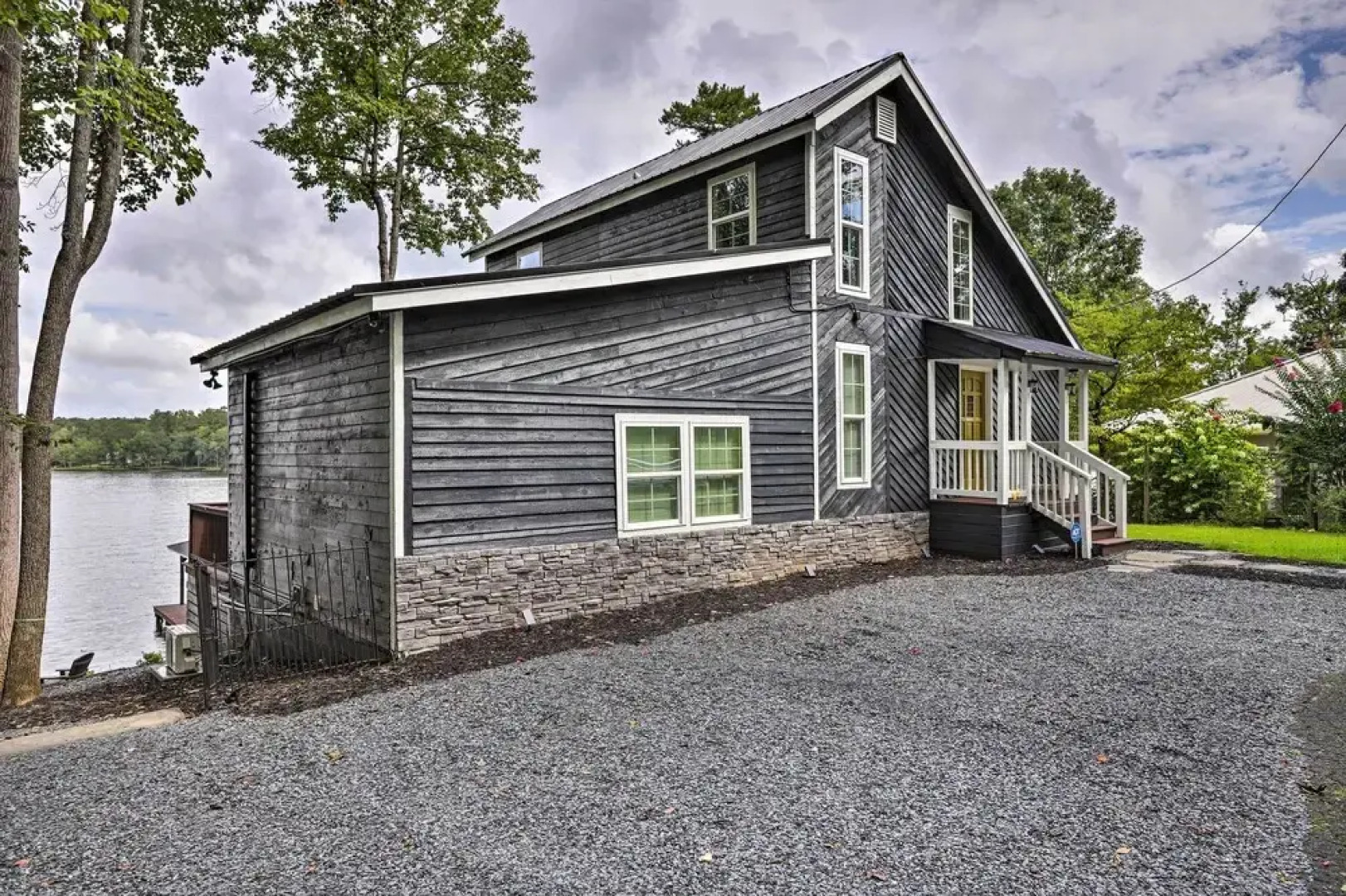 Waterfront Gem on Lake Sinclair With Boat Dock!