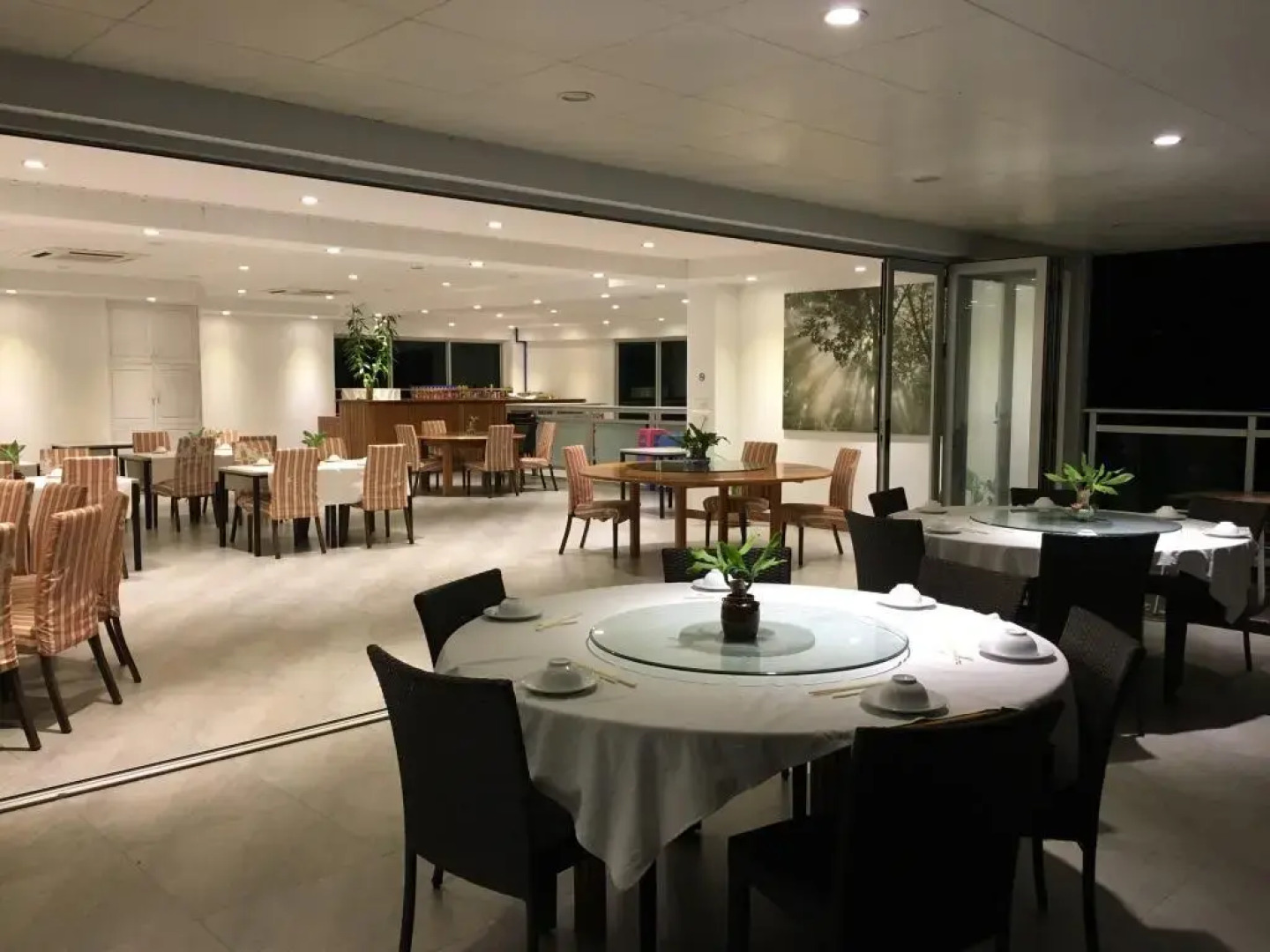 Luganvilla Business Hotel and Restaurant