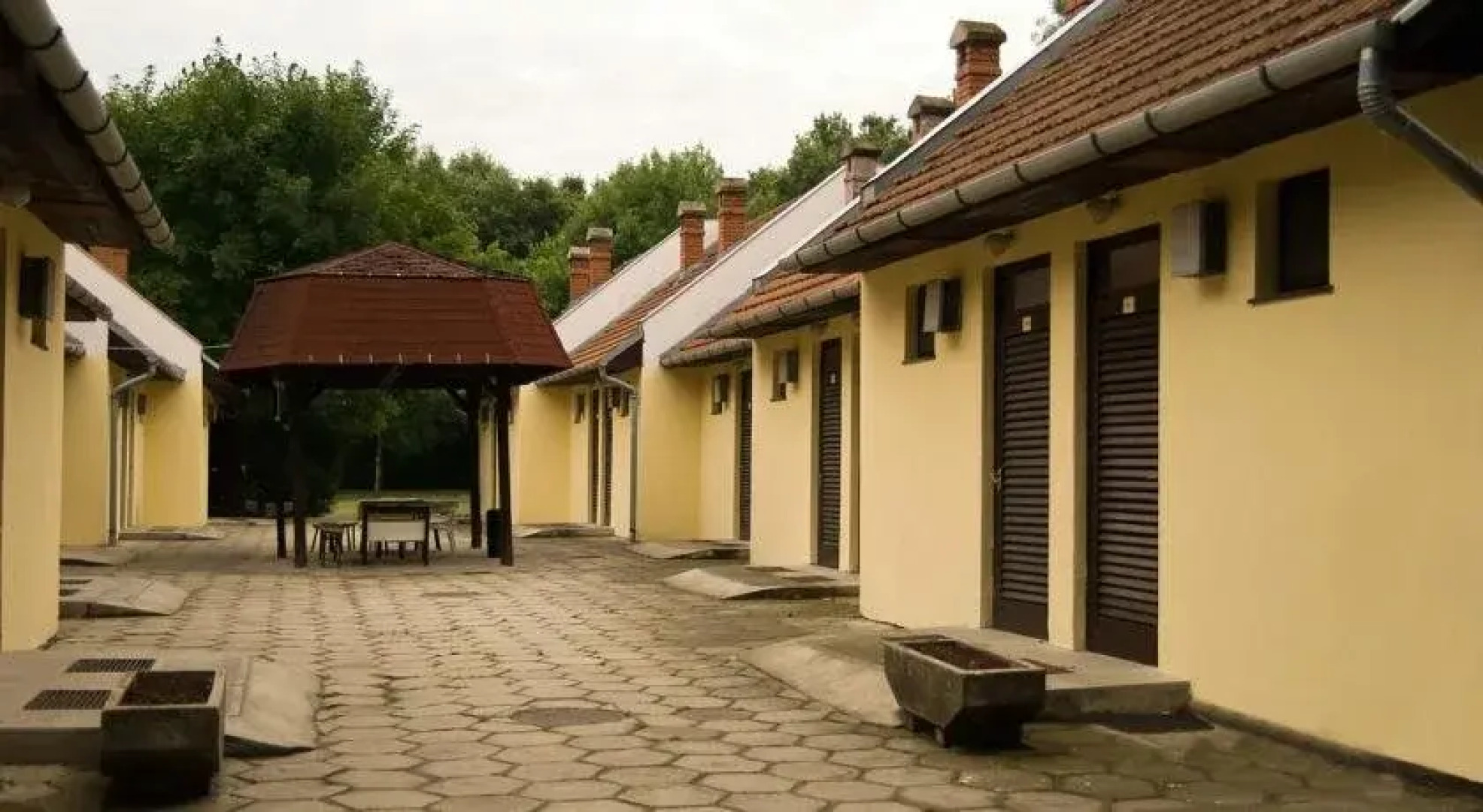Thermal Kemping es Motel