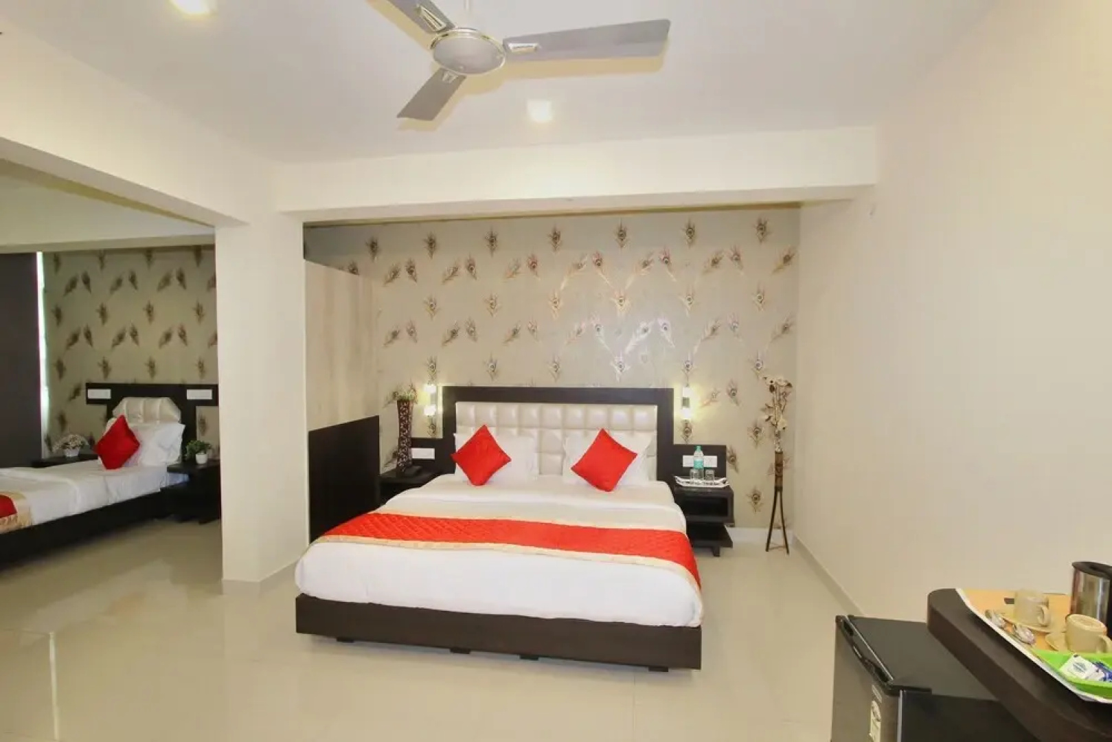 Oyo 4429 Vee Suites