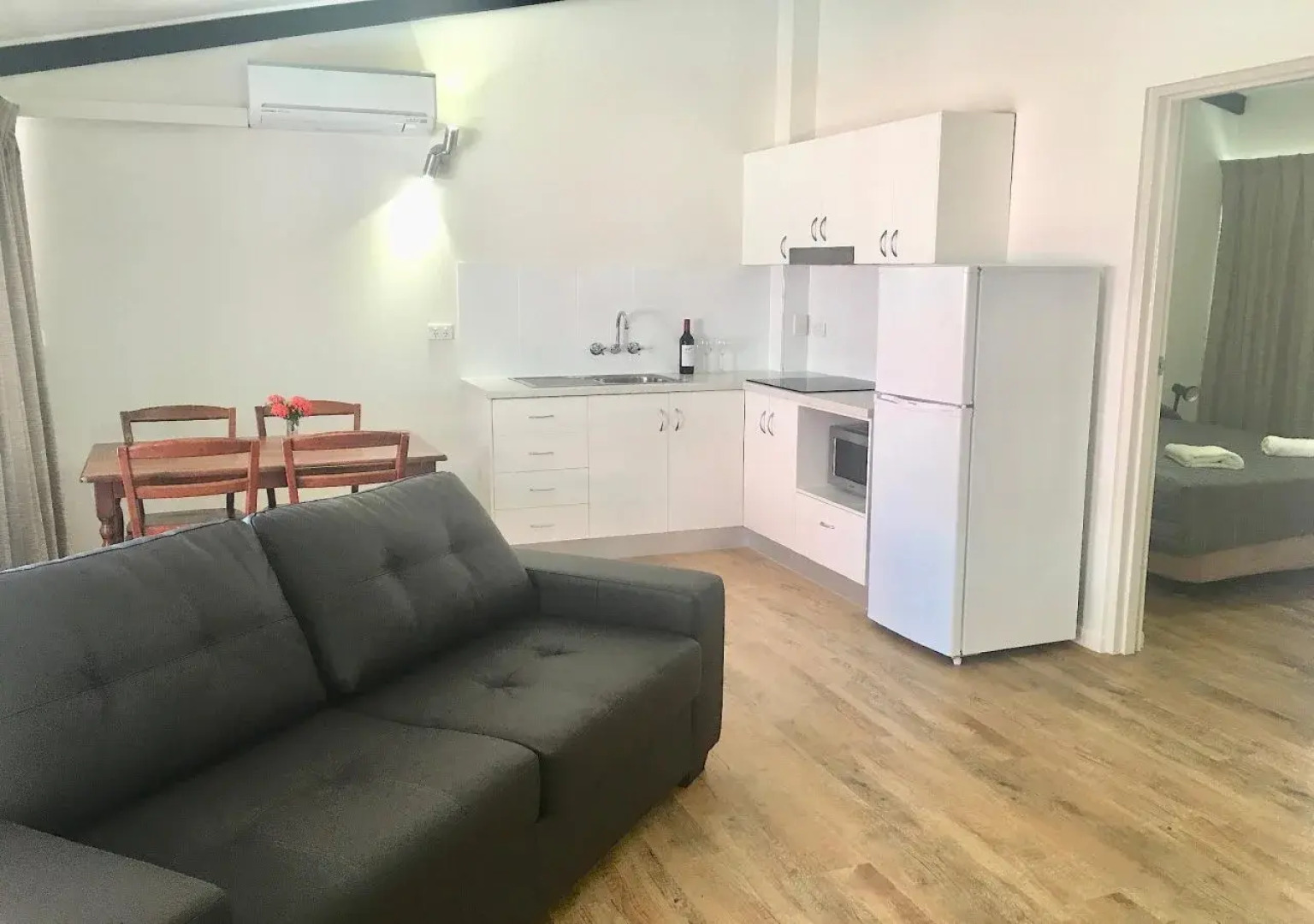 Yongala Lodge by The Strand