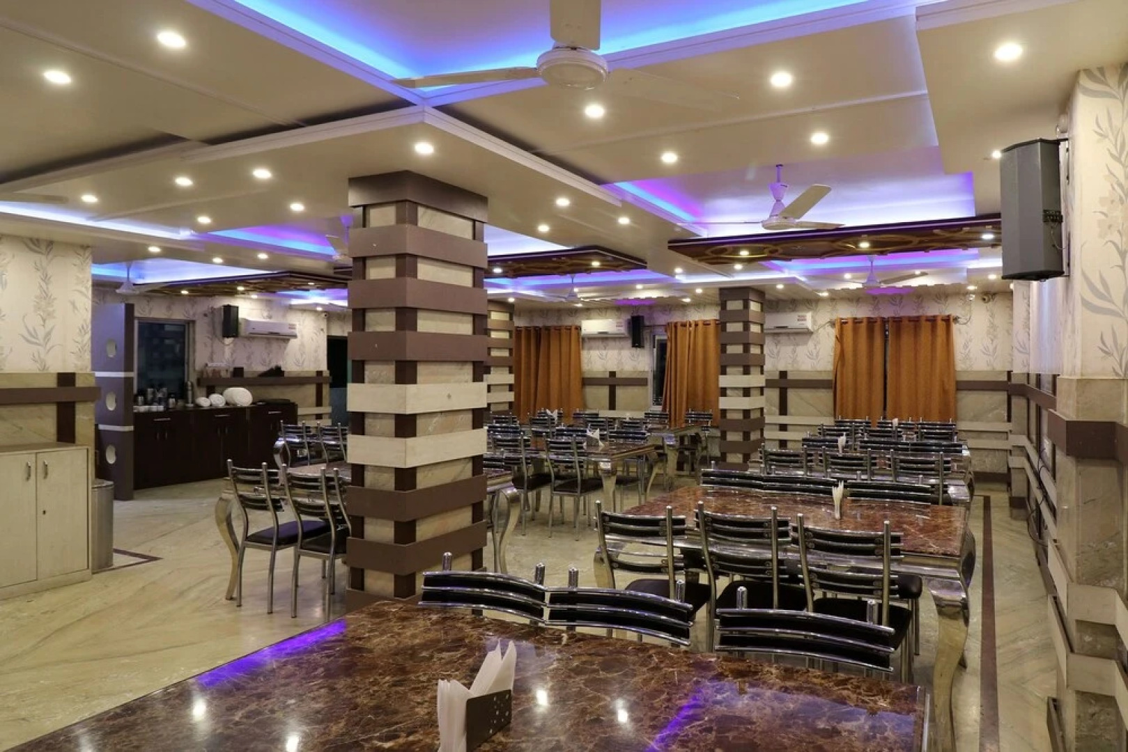 OYO 30163 Hotel Taj Palace