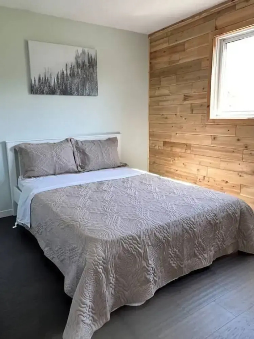 Family Friendly Cottage Walking Distance to Lions Head Beach