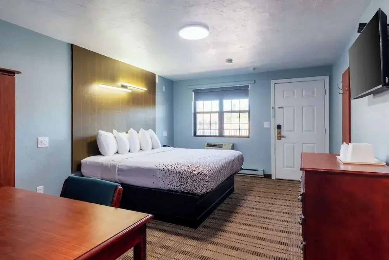 Knights Inn North Attleboro