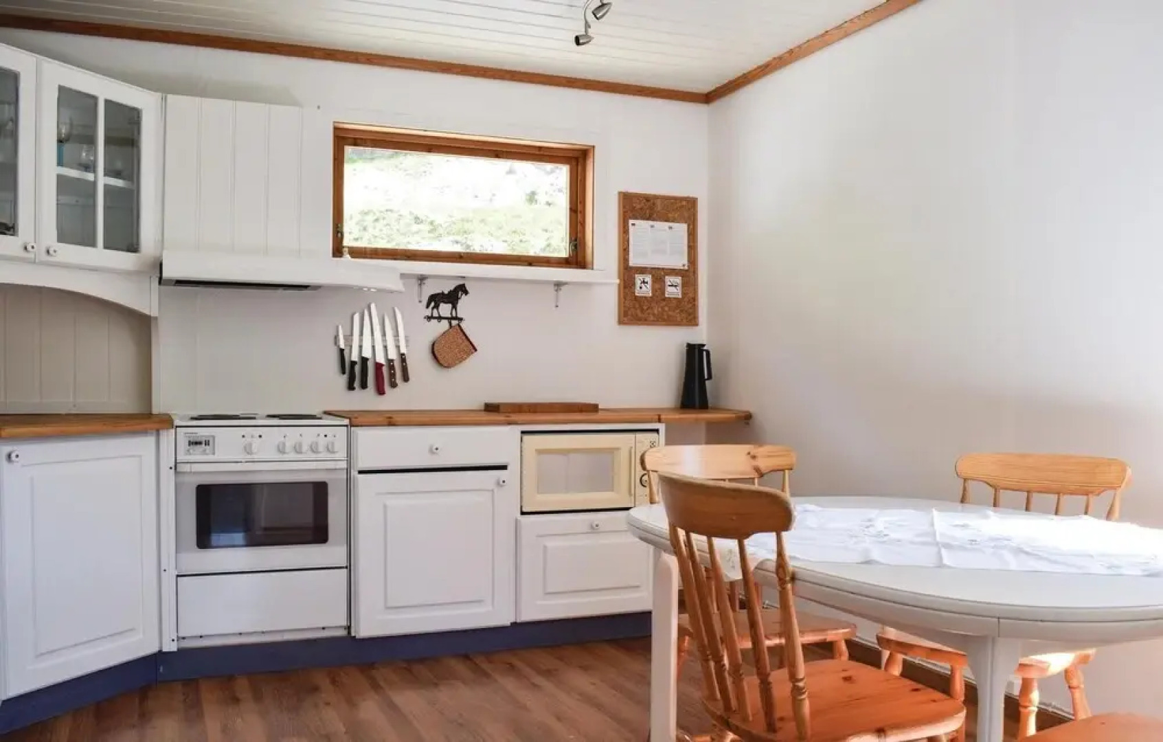 Nice Home in Steinstø With 4 Bedrooms and Wifi