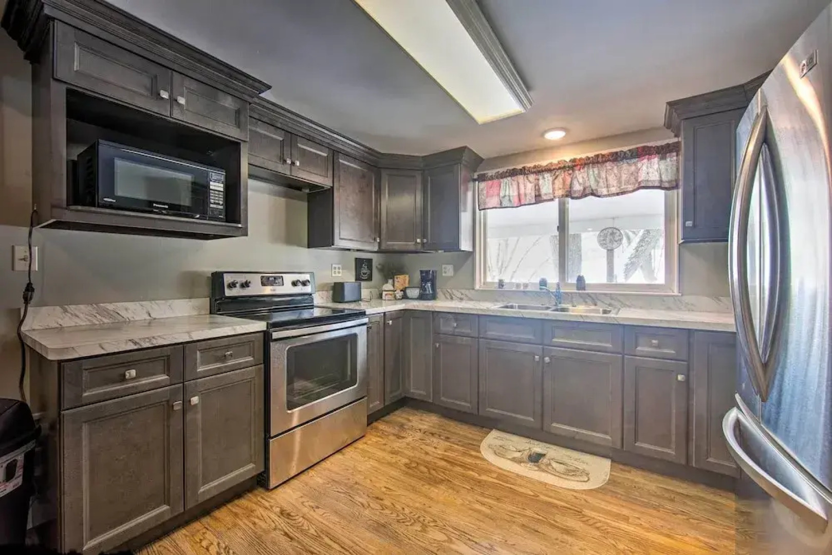 Idyllic Manor Farm Cottage: 3 Mi to Chambers Lake!