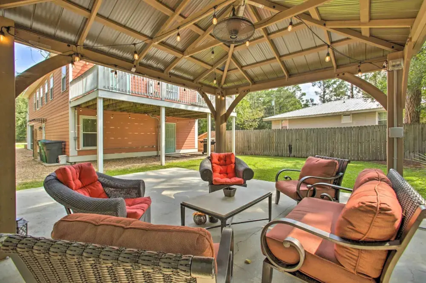 Waveland Family House, 4-minute Drive to the Beach