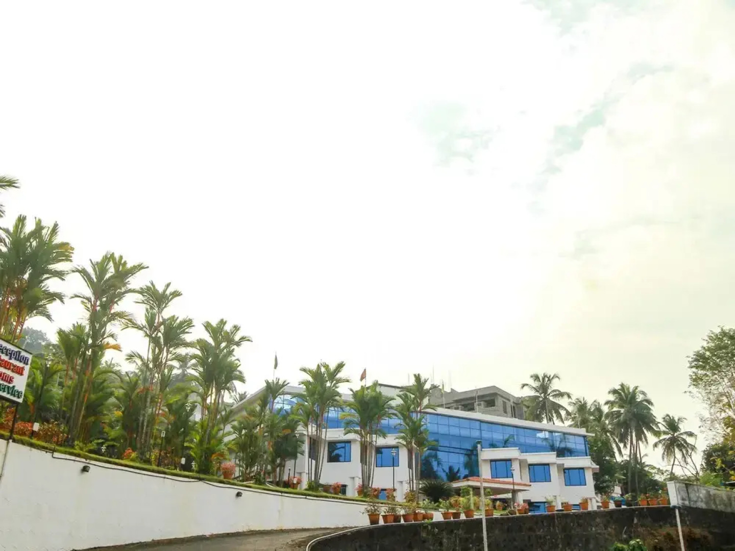 OYO 28567 Krishna Holiday Village