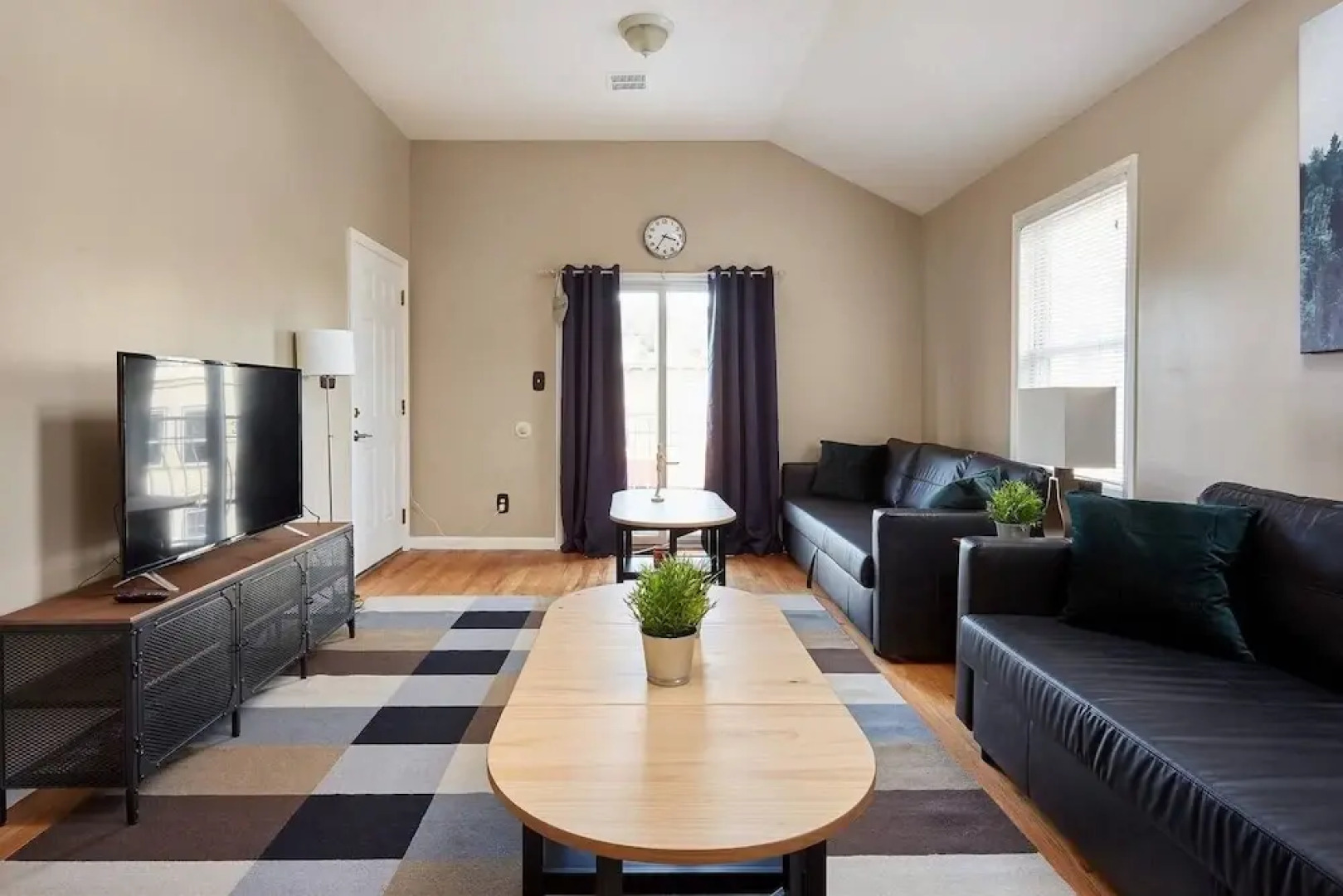 Huge Modern Home 20 mins to NYC