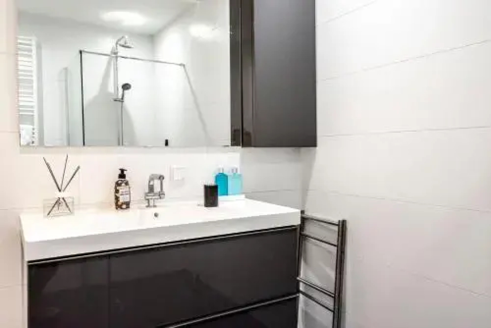 Timeless City Residence