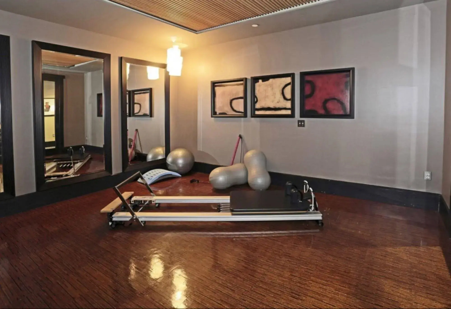 Global Luxury Suites at Main Street