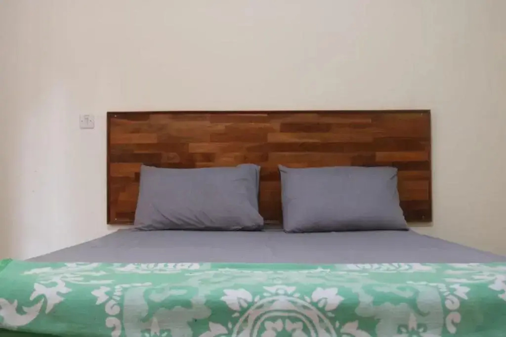 Rifaraz Syariah Hotel by OYO Rooms