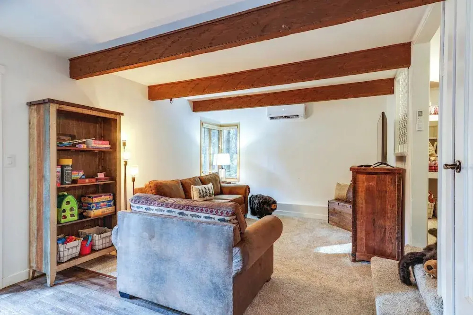 3 Mi to Calaveras Big Trees: Cabin w/ Fire Pit!